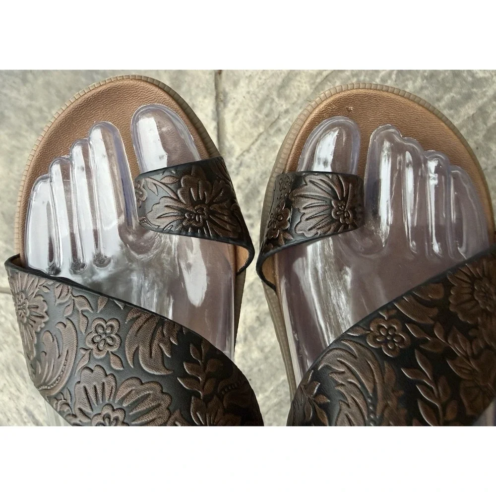 Very G Steffy Tooled Strappy Sandals Women Sz 6 Brown Gladiator Boho Flats